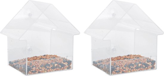 Twee transparante huisvormige vogelvoederhuisjes met zuignappen en gevuld met vogelzaad.