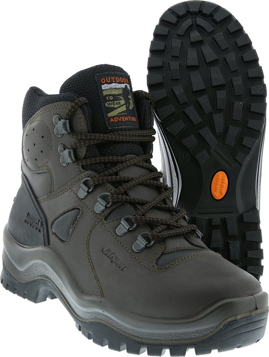 Bruine leren wandelschoen met zool, veters en logo's 'Grisport' en 'Outdoor to Wear Adventure'.