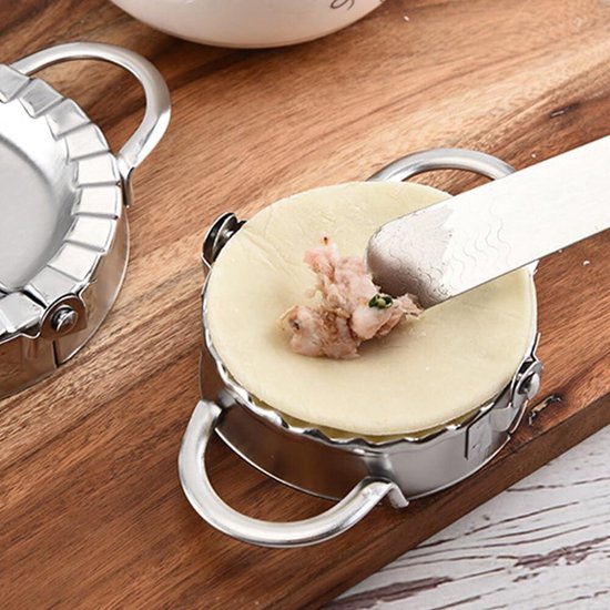 Ravioli Set uitsteekvormpjes met deegzakvorm en deegwieltjes, van hoogwaardig beukenhout en roestvrij staal, ravioli-vorm, ook ideaal voor deegzakken, steekzakken, pierogie en dumplings (set van 5