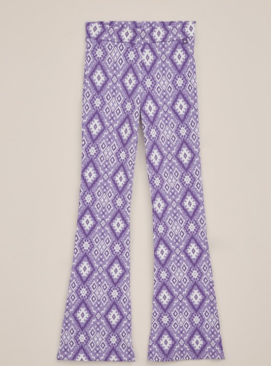 Paarse flared leggings met wit geometrisch patroon, op lichte achtergrond.
