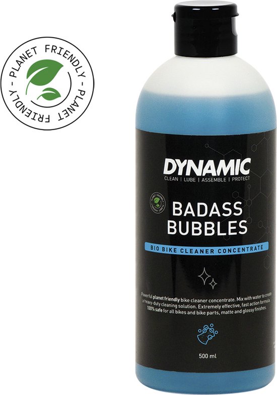 Fles DYNAMIC BADASS BUBBLES BIO BIKE CLEANER CONCENTRATE, met planet-friendly logo. Blauwgroene vloeistof, zwart met witte tekst.