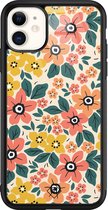 Casimoda® hoesje - Geschikt voor iPhone 11 - Blossom - Luxe Hard Case Zwart - Backcover telefoonhoesje - Multi