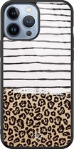 Casimoda® hoesje - Geschikt voor iPhone 13 Pro Max - Luipaard strepen - Luxe Hard Case Zwart - Backcover telefoonhoesje - Bruin/beige