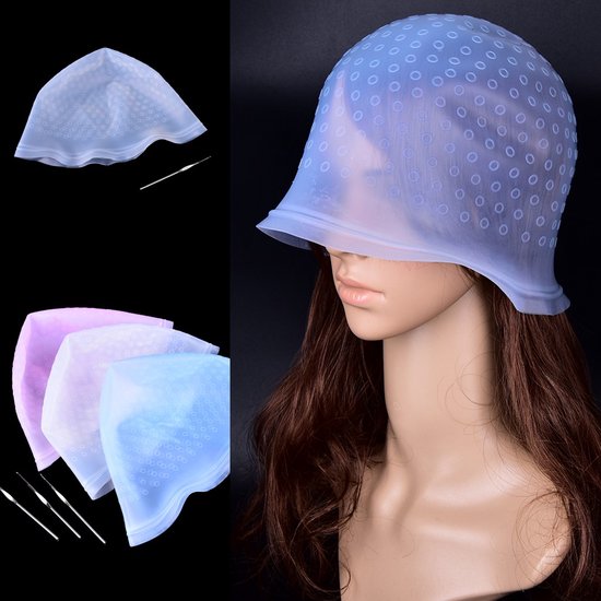 Lichtblauwe highlightcap met duizenden gaatjes, inclusief drie metalen haakjes. Ook paarse en roze caps zichtbaar.