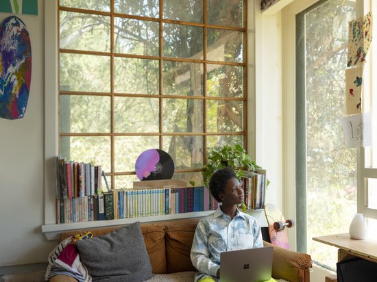 Microsoft Surface Laptop Go (2020) - Intel Core i5 - 12.4 Inch - 128 GB - Platinum - Microsoft - Hoofdafbeelding