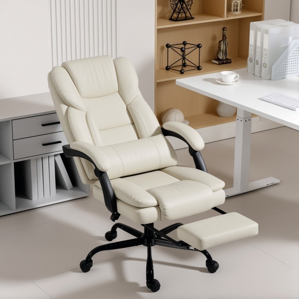 OKWISH Bureaustoel - Ergonomisch Met Voetsteun & Lendenkussen - Verstelbaar Tot 140° - Voor Thuiswerk - Kunstleer - Beige