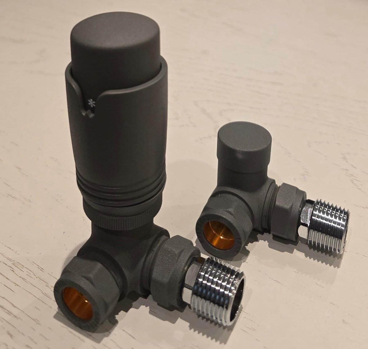 Thermostatische Radiator - Verwarming Regelset - Temperatuur Regelen - Volledig Omkeerbaar - 15mm - Antracietgrijs