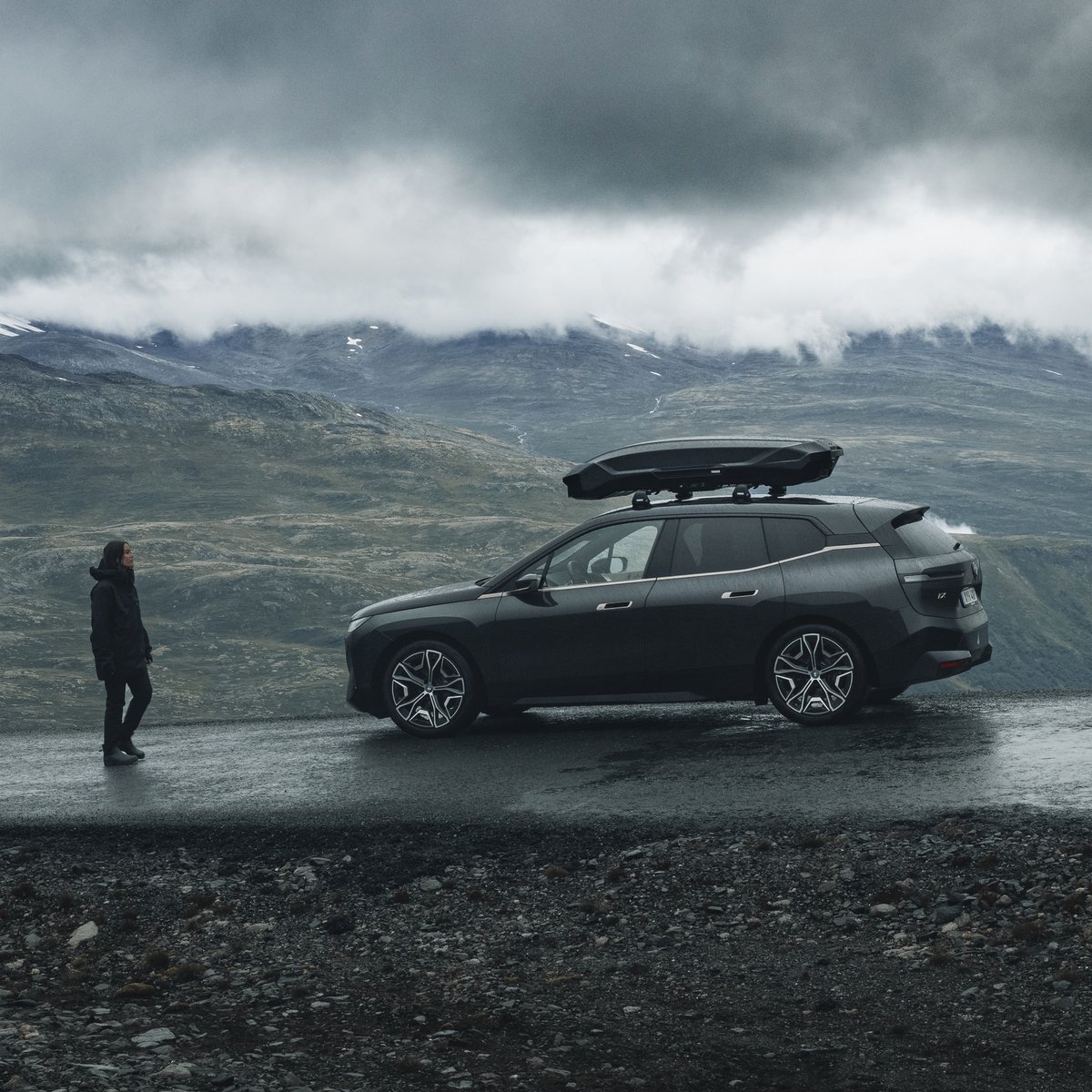 Thule Motion 3 XL LOW Titan Glossy - Dakkoffer - 2 zijden te openen - 75kg laadvermogen – 400 L inhoud – foto 6