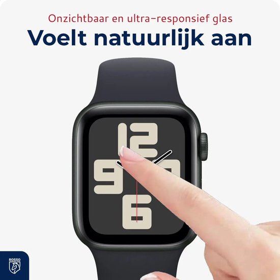 Een vinger raakt het scherm van een Apple Watch aan.