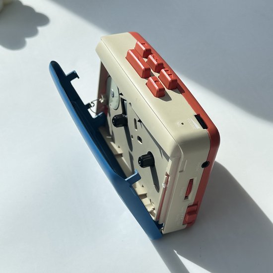 Retro Cassettespeler - 12x9x4cm - Draagbare Walkman met FM Radio & Opnamefunctie - Inclusief Oortjes - USB & Batterij Voeding - Ideaal Cadeau voor Muziekliefhebbers - Blauw
