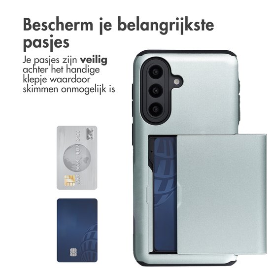 Groene telefoonhoes met een openklapbaar vakje waarin pasjes kunnen. Twee creditcards ernaast.