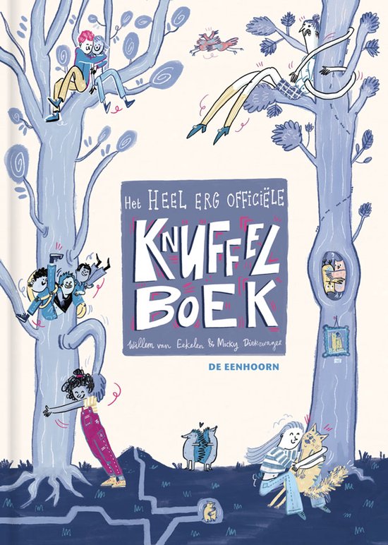 Het Heel Erg Officiële Knuffelboek door Willem van Eekelen & Micky Diekzwager. Een vrolijke illustratie van mensen en dieren die knuffelen in een boom.