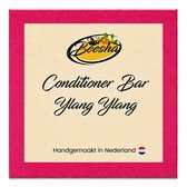 Beesha Conditioner Bar Ylang Ylang. Met handgemaakte tekst en logo, en de Nederlandse vlag.