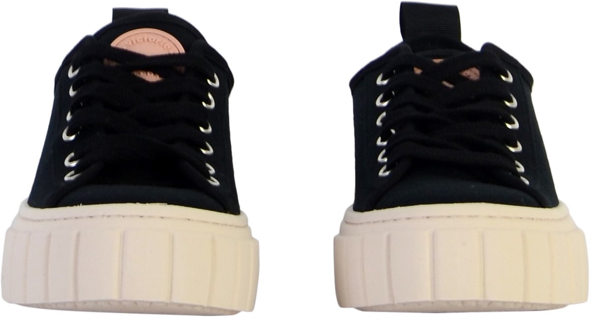 Sneakers met veters