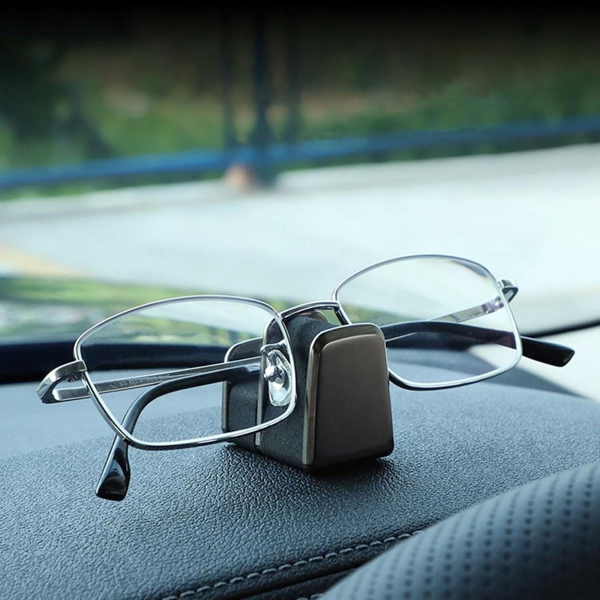 Auto Bril Houder - Dashboard Accessoire - Veilig Opbergen - Blokkeert Zicht Niet - 10 cm - Zwart
