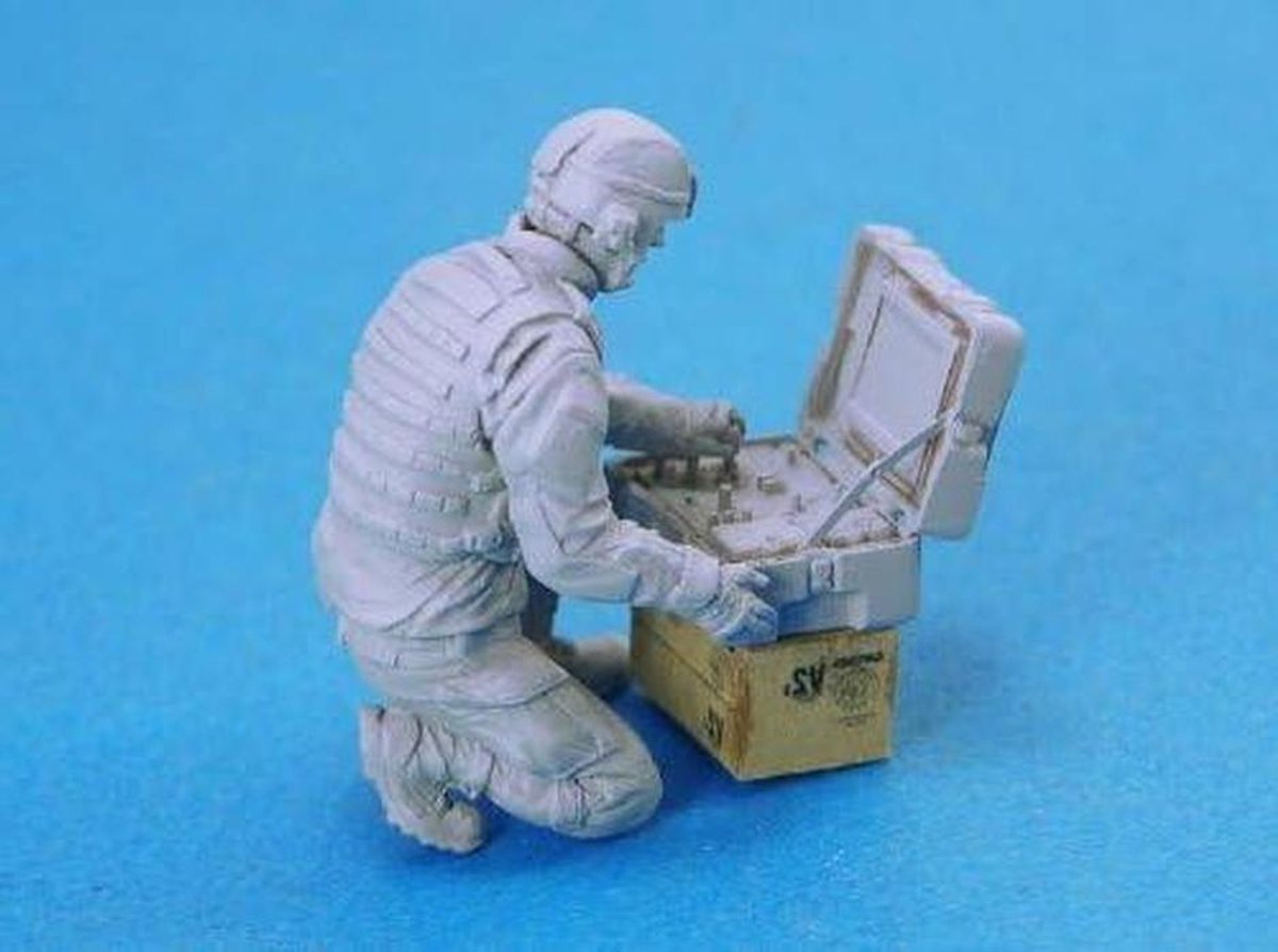Hars Figuur Model - Robot Controller - Hobby Modelbouw - Ongemonteerd Ongeverfd - Schaal 1:35 - Grijs