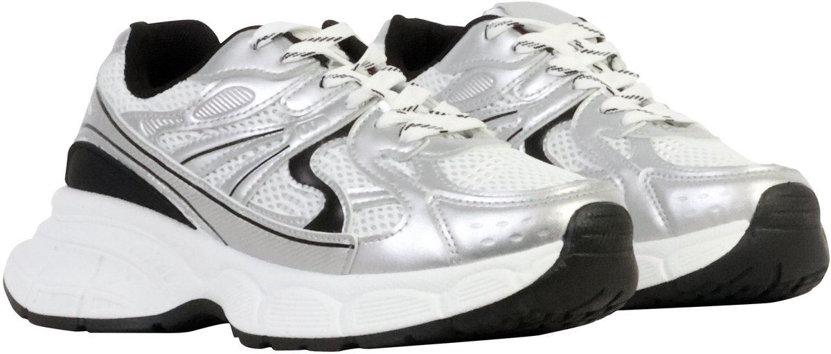 Sneakers met veters