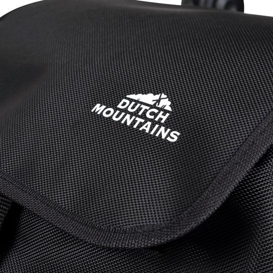 Logo van Dutch Mountains op een zwarte klep van een boodschappentrolley.