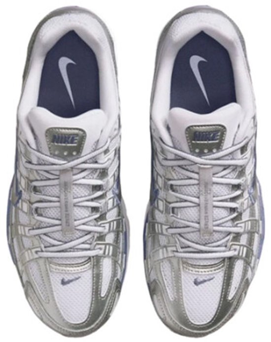 Nike P-6000 sneaker, bovenaanzicht met veters en 'Bowerman Series' label.