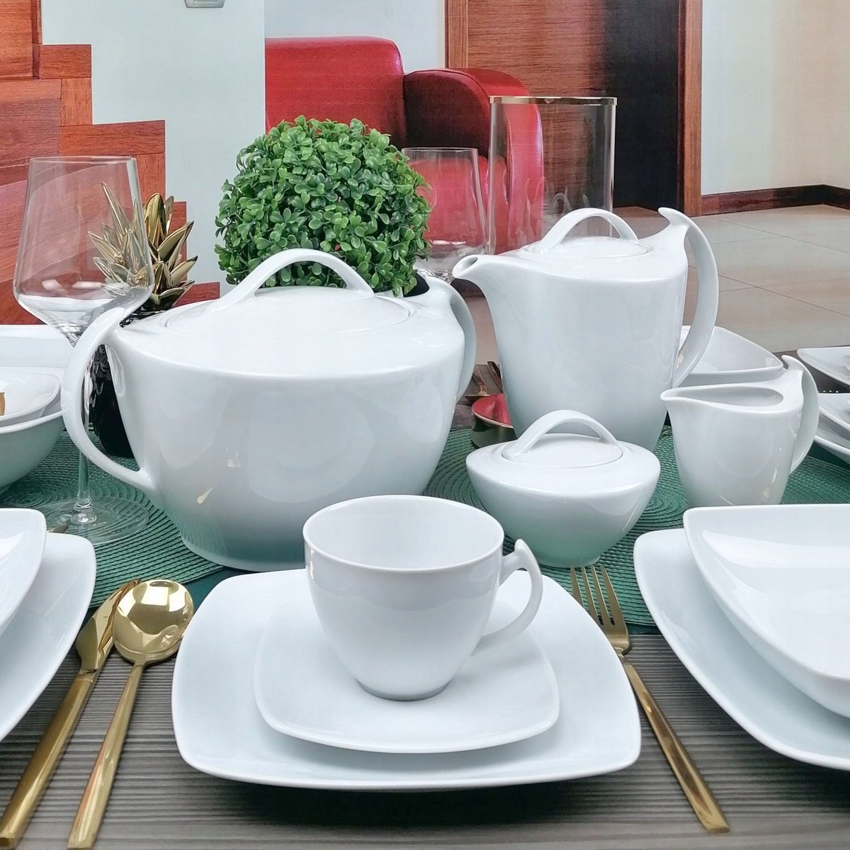 Chodzież Accent Met 120-delig diner- en koffieservies voor 18 personen.