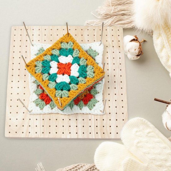 Blokkeerplank Haken - Vierkante Vergrendeling - Projecten Nauwkeurig Voltooien - 324 Gelijkmatig Geplaatste Gaten - 23.5 x 23.5 cm - Houtkleur — afbeelding 3