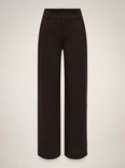 Effeen bruine wijde broek met hoge taille en riemlusjes, op een lichte achtergrond.