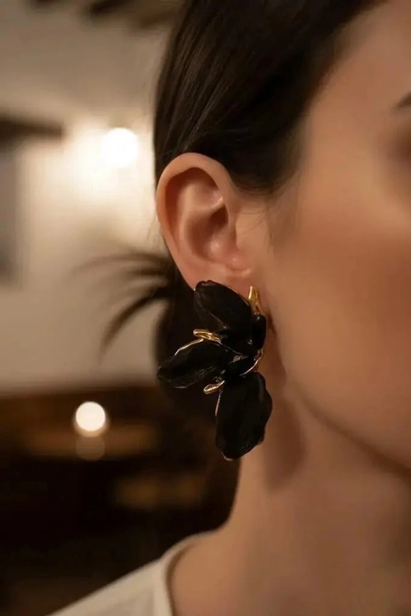 Dorvina Zwart Tullu Lotus Oorbellen Goudkleurig Messing Dames Sieraad