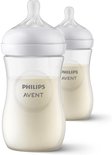 Deux biberons Philips Avent avec tétines blanches, remplis de lait.