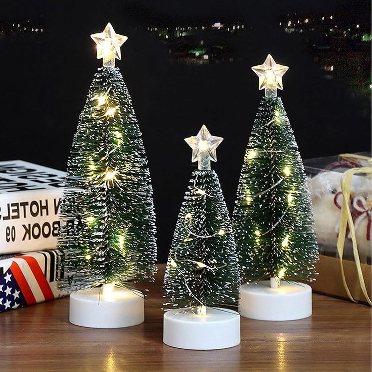 Kleine Kunstkerstboom van 20 cm met LED-verlichting - Miniatuur Tafeldecoratie voor Kerstmis, Kunststof Slimme Boom en Ornament voor een Feestelijke Sfeer – foto 3