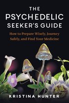Boekomslag: The Psychedelic Seeker's Guide met glinsterende paddenstoelen en bloemen tegen een zwarte achtergrond.