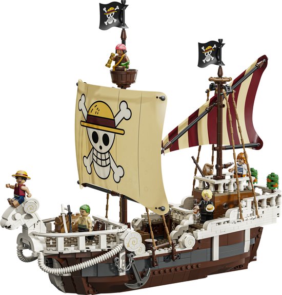 LEGO One Piece set met het Piratenschip Going Merry met strooien hoeden en schedel logo op zeil.