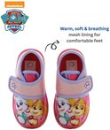 Roze Paw Patrol pantoffels met klittenbandsluiting en afbeeldingen van Everest, Skye en Marshall.