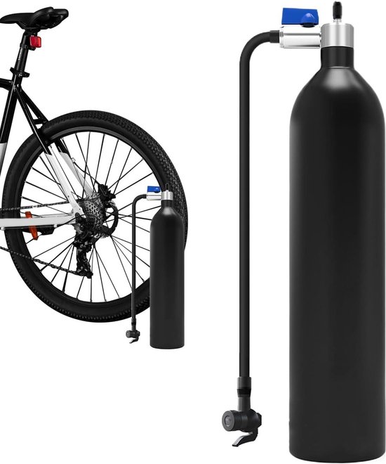 Zwarte cilinder naast een fietswiel, met slang en ventiel.
