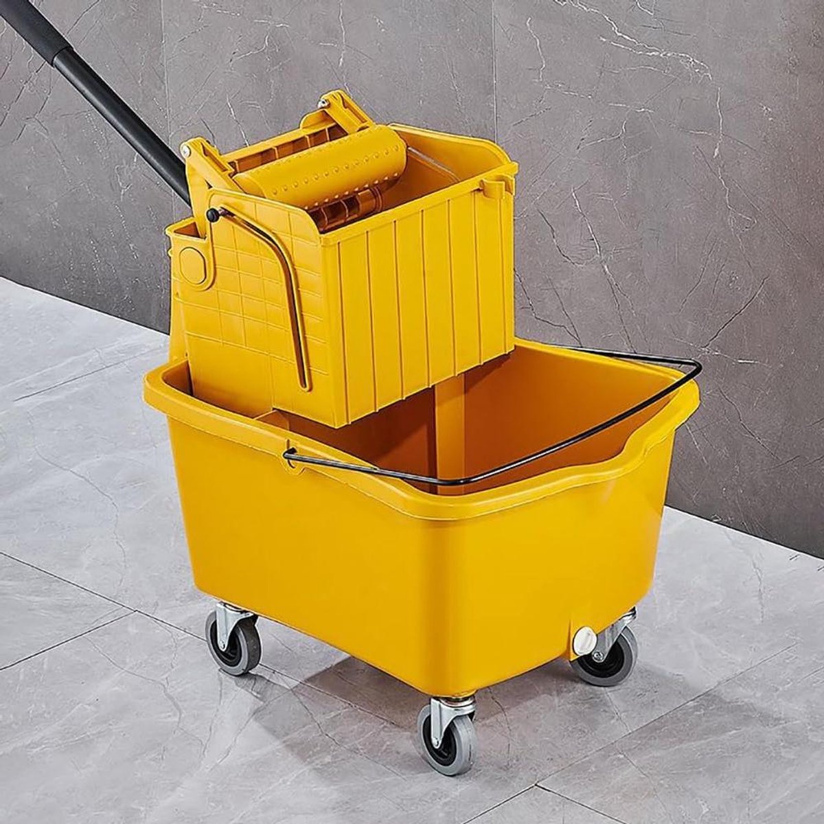 Dweil Emmer Set - Waterpers Kar - Professioneel Reinigen - Handsfree Wringen - 32 Liter - Geel