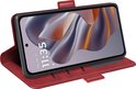 Rood telefoonhoesje dat als standaard kan dienen voor een telefoon met een bruine en oranje achtergrond.