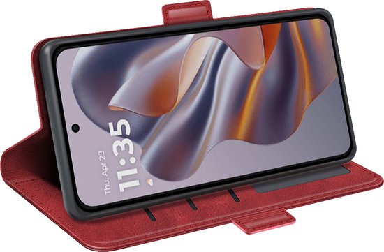 Rood telefoonhoesje dat als standaard kan dienen voor een telefoon met een bruine en oranje achtergrond.
