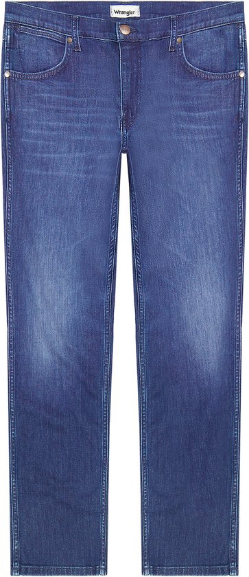 Recht model donkerblauwe Wrangler jeans met subtiele wassing. Van voren gezien.