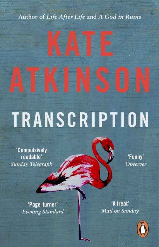 Boek 'Transcription' van Kate Atkinson, met een rode flamingo en citaten.