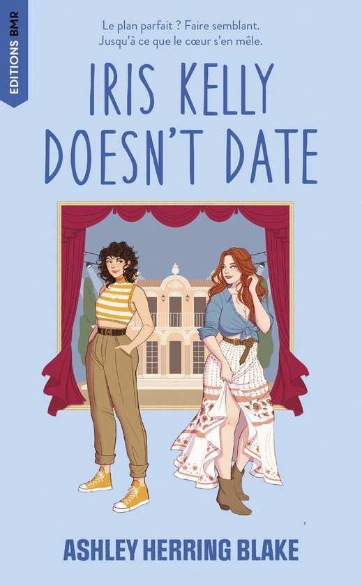 Boekcover met illustratie van twee vrouwen voor een theater, met de tekst 'IRIS KELLY DOESN'T DATE'.