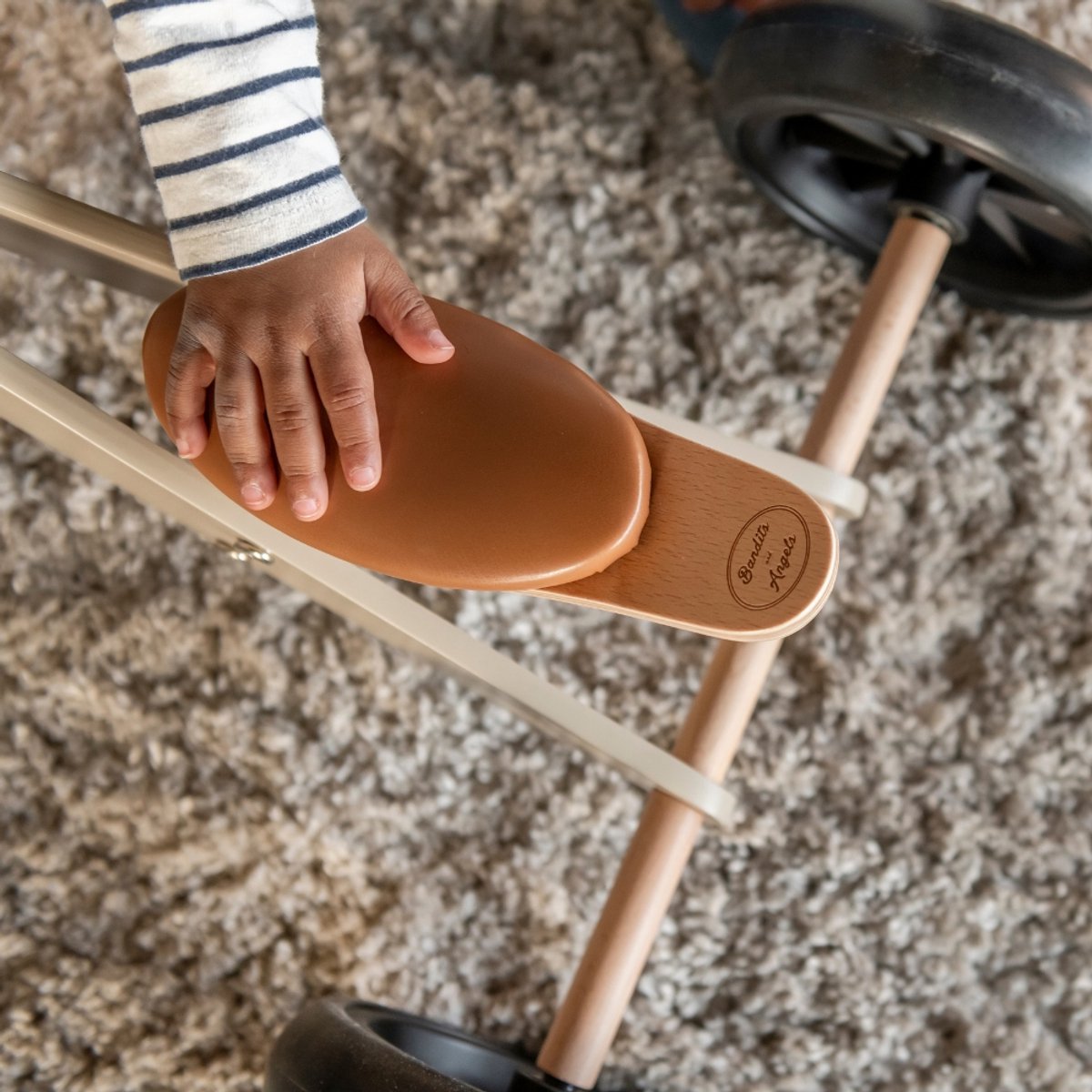 Bandits & Angels Smart Bike Loopfiets Hout 4-in-1 Beige Sand vanaf 1 jaar - Voor Jongens en Meisjes - Houten Loop Fiets - Omkeerbaar in Driewieler en Tweewieler - Verstelbaar Zadel — afbeelding 2