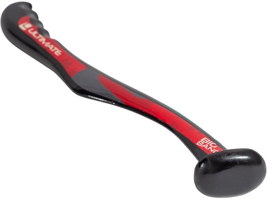 Zwarte, gebogen klonker met rode en grijze accenten en een ergonomisch handvat. Tekst 'ULTIMATE' en 'BIG BANG'.