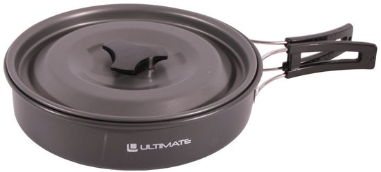Grijze kookpot met deksel en zwart handvat, merknaam ULTIMATE.