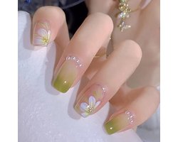 Christmas Tree Love - Korte Nepnagels - Parels - Bloemen - Honden - Konijnen - Acrylnagels - Press-on Nagels voor Vrouwen - Meisjes - 24 Stuks