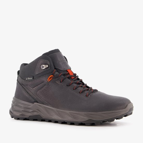 Grijze leren wandelschoen met oranje veters en J-Tex logo.