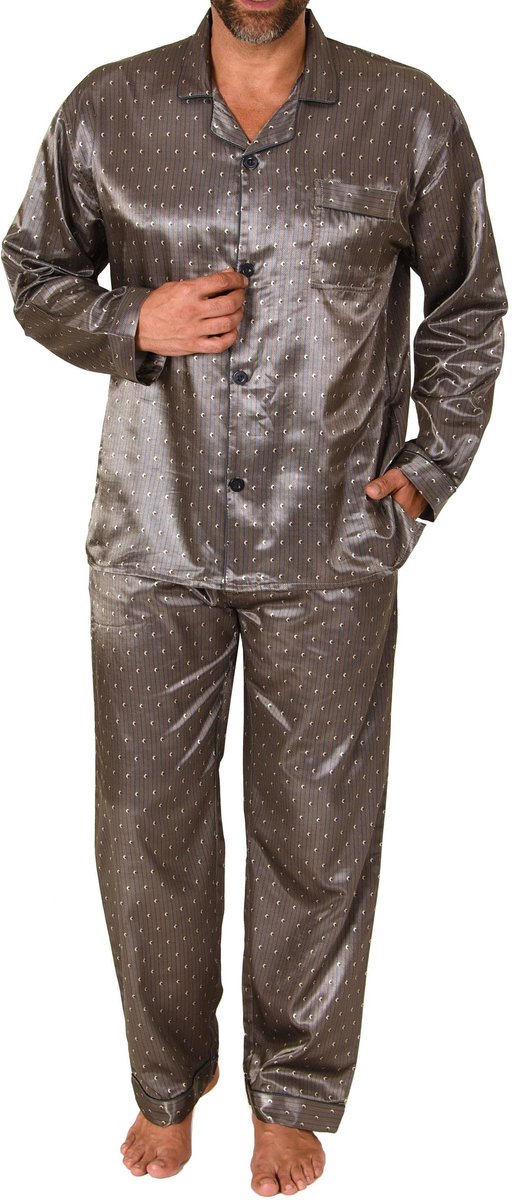 Edele herenpyjama van satijn, doorknooppyjama in minimale look