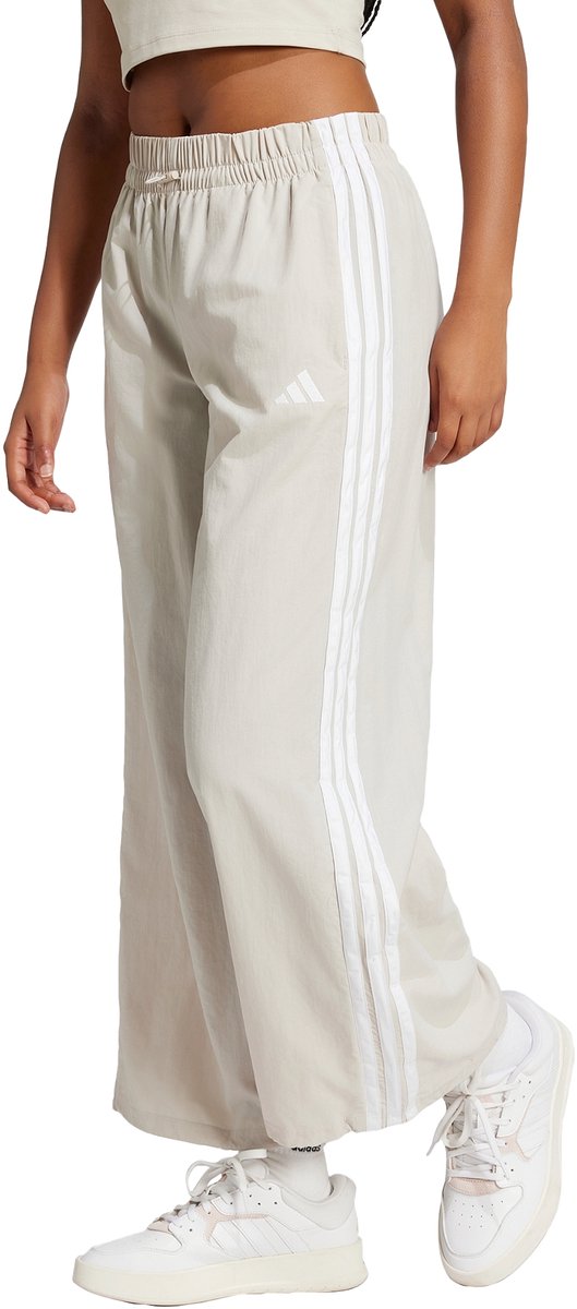 adidas Sportswear Essentials 3-Stripes Lifestyle Woven Parachute Broek Dames Beige
