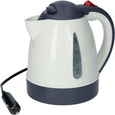Witte waterkoker met donkergrijs deksel en handvat, rode schakelaar, en 24V sigarettenaanstekerplug.