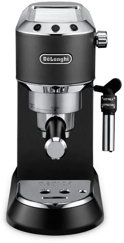 Zwarte De'Longhi Dedica pistonmachine met chroomafwerking en bedieningsknoppen.
