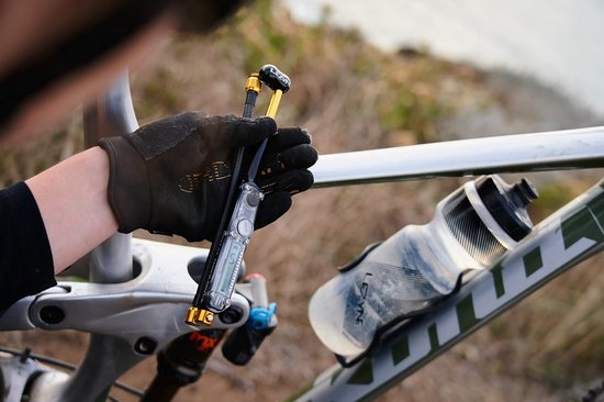 Digitale Schokdemper Pomp voor Fiets, Luchtpomp met Manometer, Zwart/Goud — afbeelding 4
