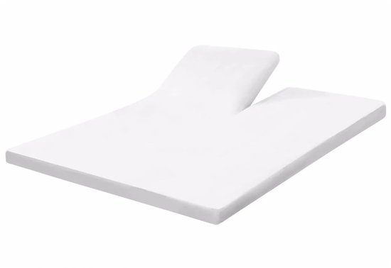 Wit molton splittopper hoeslaken op een witte achtergrond.